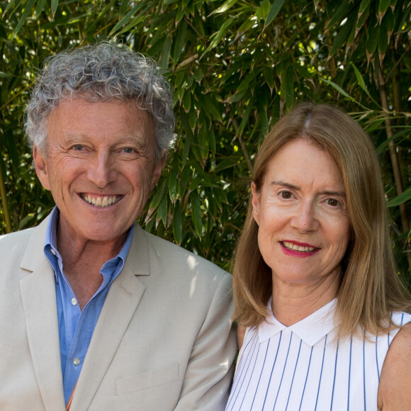 Nelson Monfort et sa femme Dominique au village lors des internationaux de France de Roland Garros à Paris, le 1er juin 2017. © Dominique Jacovides - Cyril Moreau/ Bestimage 