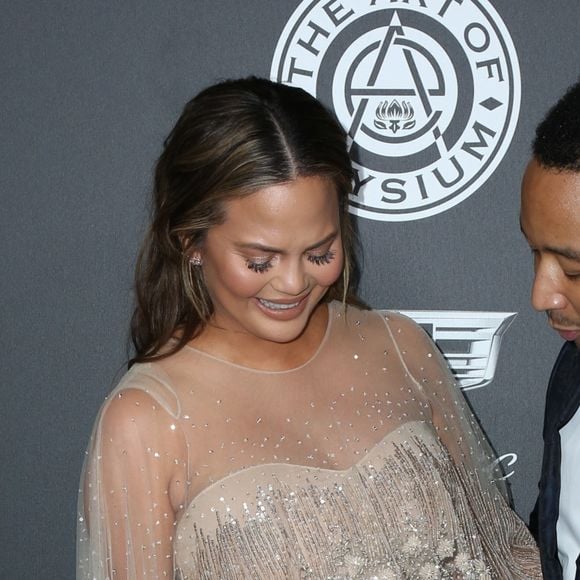 Chrissy Teigen, enceinte et son mari John Legend - Les célébrités posent lors du photocall de la soirée "The Art of Elysium" à Santa Monica le 6 janvier 2018.