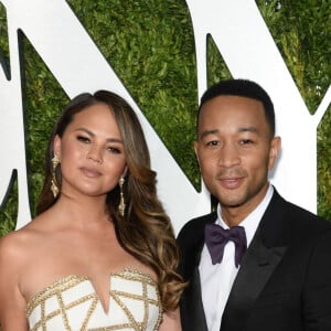 Chrissy Teigen et son mari John Legend lors de la 71ème cérémonie annuelle des Tony Awards 2017 au Radio City Music Hall à New York, le 11 juin 2017.