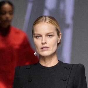 Le top model Eva Herzigova participe au défilé Fendi, collection prêt-à-porter printemps-été 2021, à la Fashion Week de Milan. Le 23 septembre 2020.