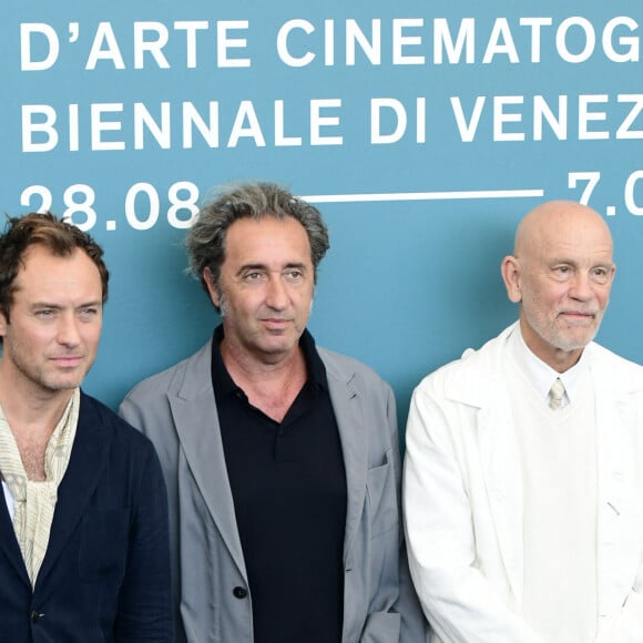 Jude Law, le réalisateur Paolo Sorrentino et John Malkovich - Photocall de la série "The New Pope" lors du 76e Festival du Film de Venise, la Mostra à Venise en Italie le 1er Septembre 2019.