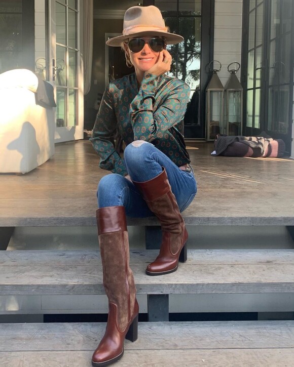 Laeticia Hallyday sur Instagram, devant sa maison de Pacific Palisades à Los Angeles. Rentrée 2020.