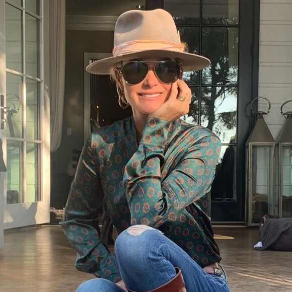 Laeticia Hallyday sur Instagram, devant sa maison de Pacific Palisades à Los Angeles. Rentrée 2020.