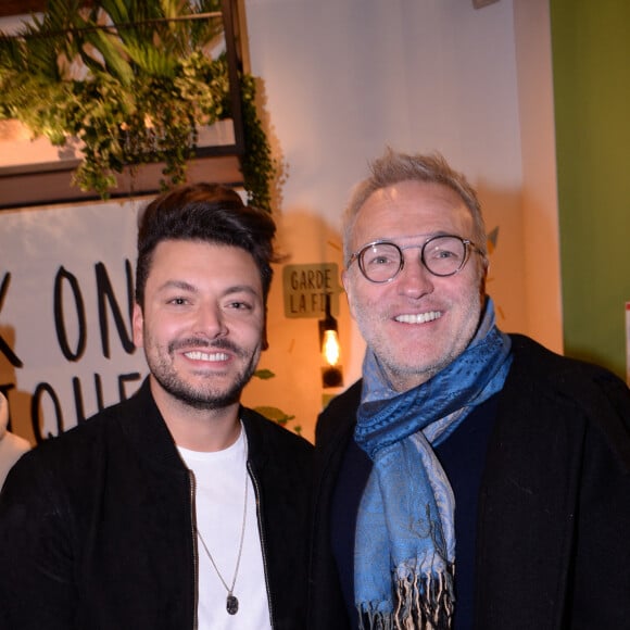 Laurent Ruquier, Kev Adams - Inauguration du nouveau restaurant de fast food healthy de K. Adams, le "Jak Healthy" au 24 rue de Rivoli dans le 4ème arrondissement à Paris, le 15 octobre 2019. Le concept du restaurant est né de la rencontre entre le coach sportif J. Exilie, la restauratrice A. Sachet et l'humoriste K. Adams réunis autour d'une même idée: un repas sur le pouce sain et équilibré. © Rachid Bellak/Bestimage