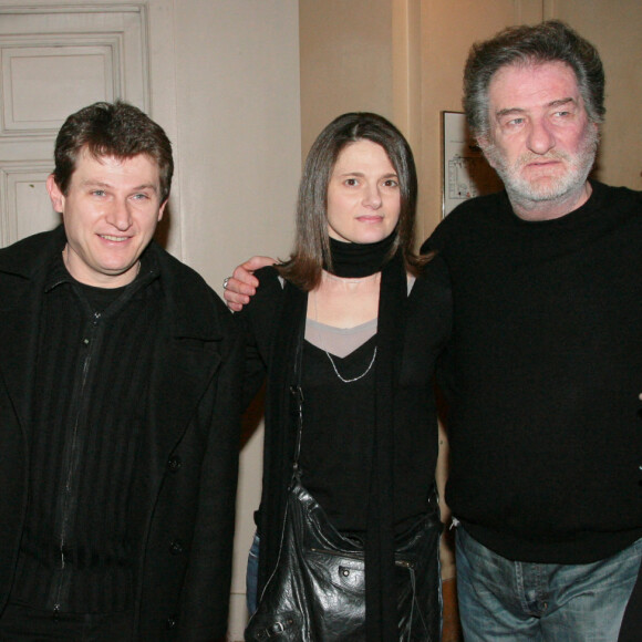 Eddy Mitchell, sa femme Muriel et avec ses enfants Marilyn et Eddy, lui-même accompagné de sa femme Sylvaine - Soirée générale au théâtre de La Madeleine à Paris, pour la pièce "Le temps des cerises", le 17 mars 2008.