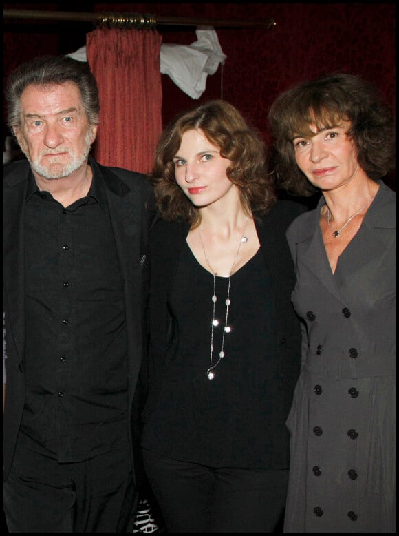 Eddy Michell avec sa femme Muriel et leur fille Paméla au théâtre de Paris, le 27 septembre 2010.