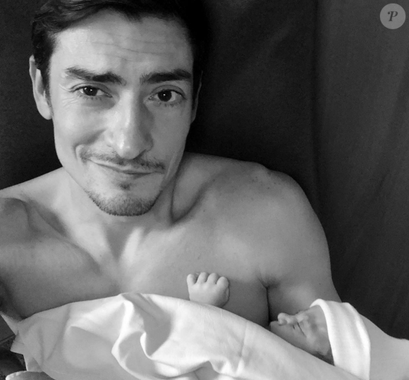 Claude (Koh-Lanta) est heureux auprès de sa femme Virginie et de leurs enfants : les garçons Andrea (5 ans) et Marceau né en janvier 2020.