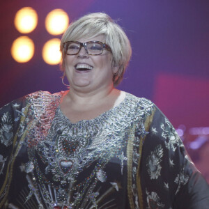 Exclusif - Laurence Boccolini et Keen'V - Scène - Enregistrement de l'émission "Tout le monde chante contre le cancer...10 ans" au Zénith à Paris, qui sera diffusée sur W9 le 16 décembre. Le 1er décembre 2015 © Gorassini-Guizard / Bestimage 