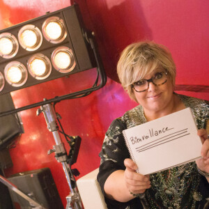 Exclusif -- Laurence Boccolini - Backstage - Enregistrement de l'émission "Tout le monde chante contre le cancer...10 ans" au Zénith à Paris, qui sera diffusée sur W9 le 16 décembre. Le 1er décembre 2015 © Corleone-Moreau / Bestimage 