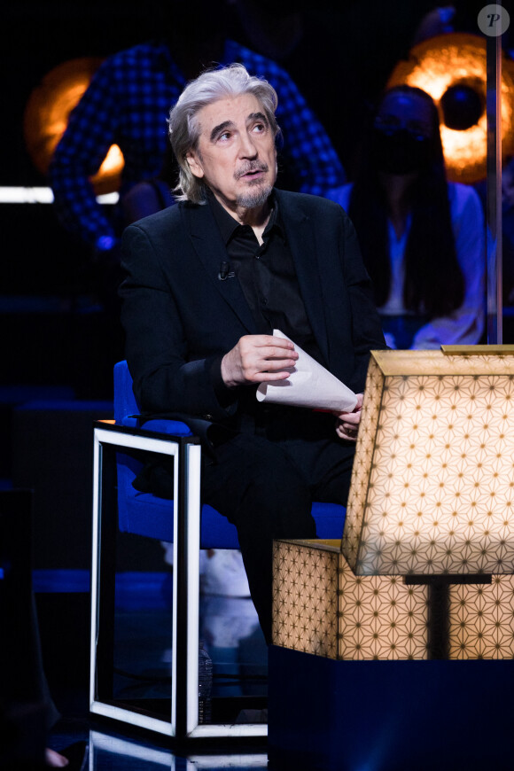 Exclusif - Serge Lama - Enregistrement de l'émission "La boîte à Secrets 5" à Paris, qui sera diffusée le 9 octobre sur France 3. Le 21 septembre 2020 © Tiziano Da Silva / Bestimage 