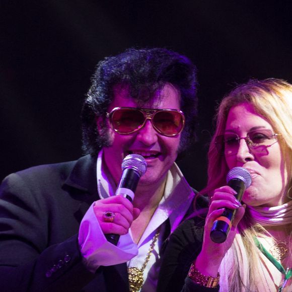 Exclusif - Loana Petrucciani (marraine 2017 de "Soupe En Scène") et son ami Eryl Prayer interprètent "Love me tender" en duo lors de la soirée "Soupe En Scène" au Cirque Pinder à Lyon, France, le 12 avril 2017. © Agence/Bestimage 