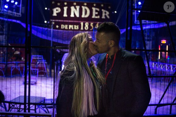 Loana Petrucciani et son compagnon Phil Storm avant la représentation du cirque Pinder pour une soirée spéciale "Soupe En Scène" imaginé par le Chef Fabrice Bonnot au profit de l'association lyonnaise le foyer notre-dame des sans-abri, à Lyon, France, le 12 avril 2017. © Agence/Bestimage 