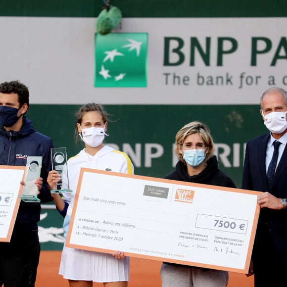 Ophélie Meunier et Pierre-Henri Mathieu ont remporté le tournoi de tennis du programme "Stars, Set et Match", dont la marque française "Hair rituel by Sisley" est le partenaire officiel, sur le court Simonne-Mathieu dans le cadre des Internationaux de Roland Garros à Paris. Le 7 Octobre 2020 © Dominique Jacovides / Bestimage