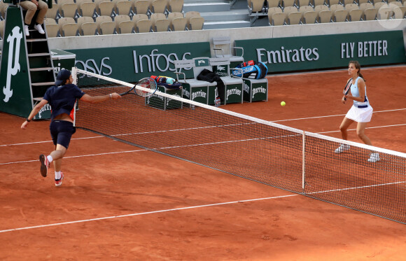 Ophélie Meunier et Pierre-Henri Mathieu ont remporté le tournoi de tennis du programme "Stars, Set et Match", dont la marque française "Hair rituel by Sisley" est le partenaire officiel, sur le court Simonne-Mathieu dans le cadre des Internationaux de Roland Garros à Paris. Le 7 Octobre 2020 © Dominique Jacovides / Bestimage