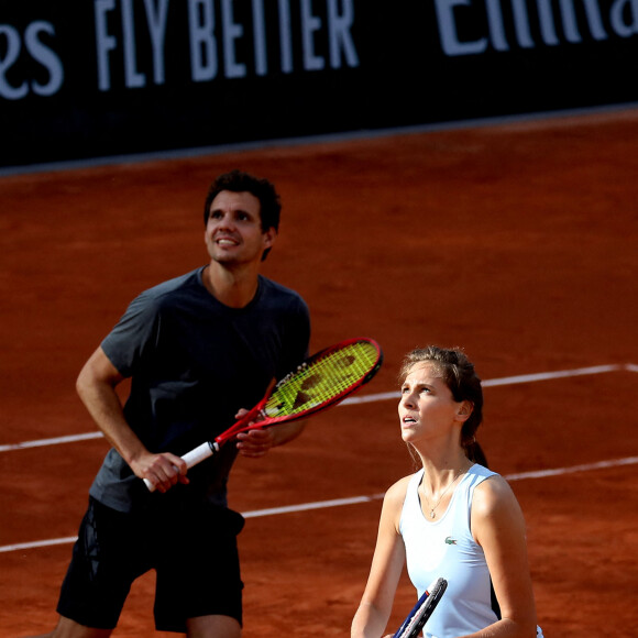 Ophélie Meunier et Pierre-Henri Mathieu ont remporté le tournoi de tennis du programme "Stars, Set et Match", dont la marque française "Hair rituel by Sisley" est le partenaire officiel, sur le court Simonne-Mathieu dans le cadre des Internationaux de Roland Garros à Paris. Le 7 Octobre 2020 © Dominique Jacovides / Bestimage