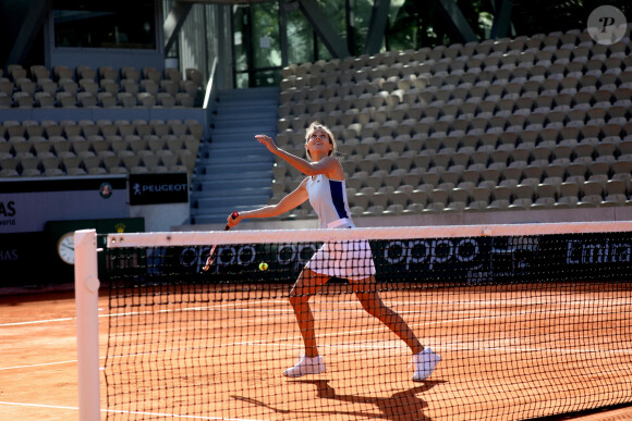 Ophélie Meunier et Pierre-Henri Mathieu ont remporté le tournoi de tennis du programme "Stars, Set et Match", dont la marque française "Hair rituel by Sisley" est le partenaire officiel, sur le court Simonne-Mathieu dans le cadre des Internationaux de Roland Garros à Paris. Le 7 Octobre 2020 © Dominique Jacovides / Bestimage