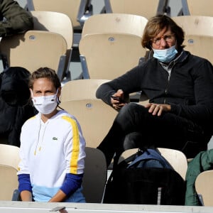 Ophélie Meunier joue sous les yeux de son mari Mathieu Vergne lors du tournoi de tennis du programme "Stars, Set et Match", dont la marque française "Hair rituel by Sisley" est le partenaire officiel, sur le court Simonne-Mathieu dans le cadre des Internationaux de Roland Garros à Paris. Le 7 Octobre 2020 © Dominique Jacovides / Bestimage