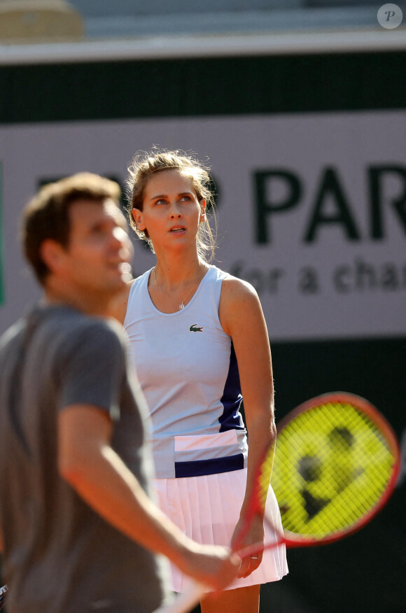 Ophélie Meunier et Pierre-Henri Mathieu ont remporté le tournoi de tennis du programme "Stars, Set et Match", dont la marque française "Hair rituel by Sisley" est le partenaire officiel, sur le court Simonne-Mathieu dans le cadre des Internationaux de Roland Garros à Paris. Le 7 Octobre 2020 © Dominique Jacovides / Bestimage