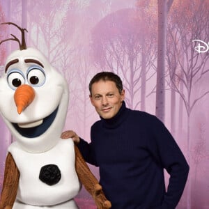 Marc-Olivier Fogiel - People lors du lancement des nouvelles attractions au parc Disneyland à Paris. Le 16 novembre 2019 © Disney via Bestimage La Reine des Neiges et Star WarsTM prennent vie dès janvier 2020 à Disneyland® Paris. À quelques semaines seulement des sorties en salles des nouvelles aventures de La Reine des Neiges 2 et de Star Wars : L'Ascension de Skywalker, Disneyland Paris proposera à ses visiteurs de prolonger l'expérience du grand écran à la réalité et accueillera deux célébrations incontournables. Découvrez le programme de La Célébration de La Reine des Neige et des Légendes de la Force – une Célébration Star Wars qui débuteront simultanément le 11 janvier 2020.