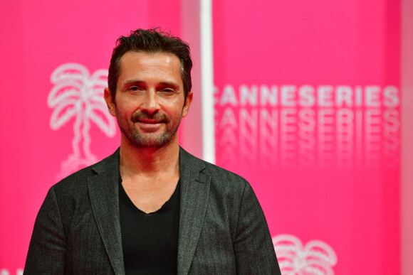 Sébastien Roch au photocall de la seconde soirée du festival Canneseries saison 3 au Palais des Festivals à Cannes, le 10 octobre 2020. © Bruno Bebert / Bestimage