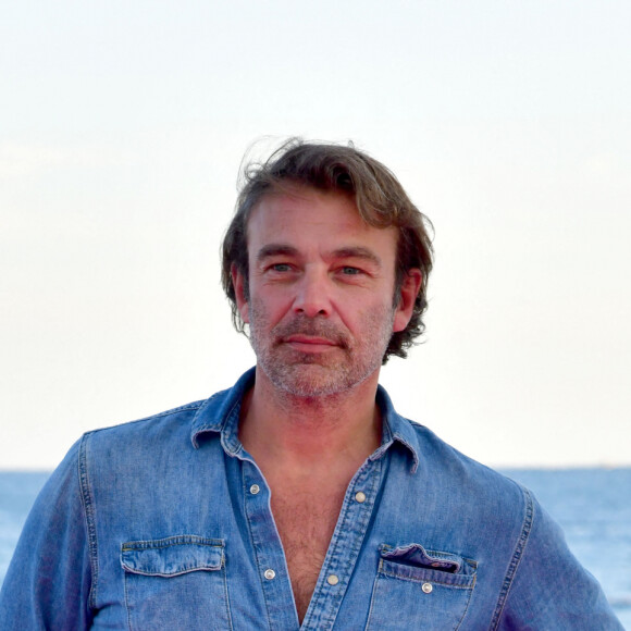 Patrick Puydebat durant le photocall sur le ponton du Majectic pour la série "Les Mystères de l'Amour" dans le cadre de Canneseries saison 3 au Palais des Festivals à Cannes, le 10 octobre 2020.  © Bruno Bebert / Bestimage