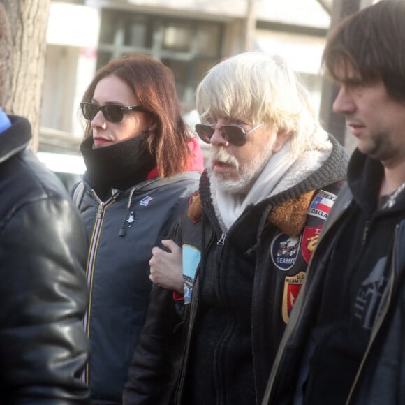 Lolita Séchan et son père le chanteur Renaud - Obsèques de Thierry Séchan frère du chanteur Renaud) au cimetière du Montparnasse à Paris le 16 janvier 2019.