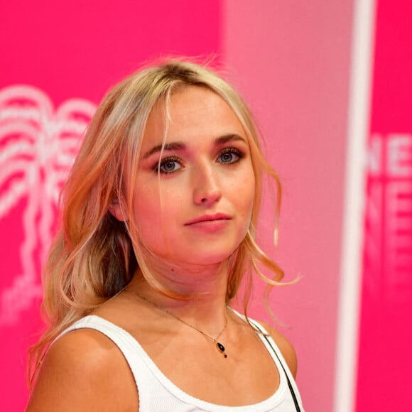 Chloé Jouannet - People lors du photocall de la 3e soirée du Canneseries, saison 3, au Palais des Festivals à Cannes, le 11 octobre 2020. Canneseries se déroule du 9 au 14 octobre 2020 avec des mesures sanitaires importantes dues au COVID-19. © Bruno Bebert/Bestimage