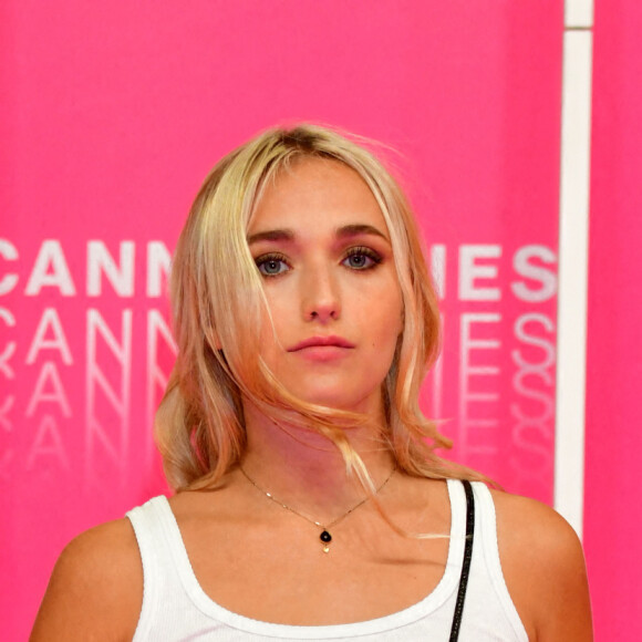 Chloé Jouannet - People lors du photocall de la 3e soirée du Canneseries, saison 3, au Palais des Festivals à Cannes, le 11 octobre 2020. Canneseries se déroule du 9 au 14 octobre 2020 avec des mesures sanitaires importantes dues au COVID-19. © Bruno Bebert/Bestimage