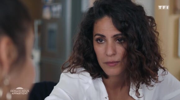 Samira Lachhab dans la série "Demain nous appartient", diffusée sur TF1.