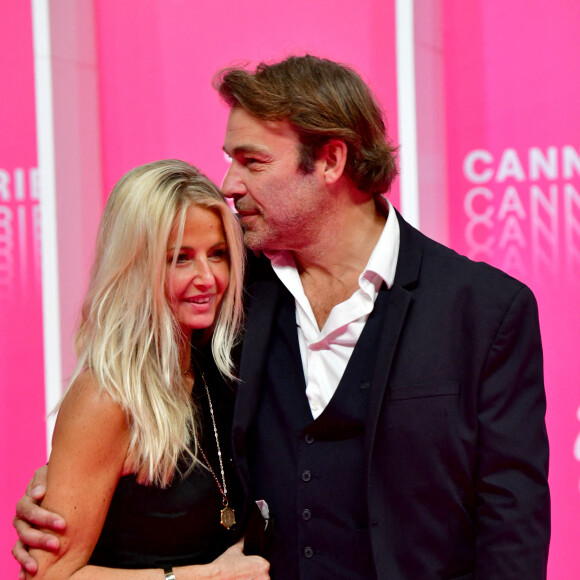 Patrick Puydebat et sa compagne au photocall de la seconde soirée du festival Canneseries saison 3 au Palais des Festivals à Cannes.  © Bruno Bebert / Bestimage