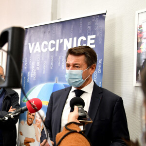 Christian Estrosi, le maire de Nice, a lancé la campagne de vaccination contre la grippe à Nice, dans l'un des quatre centres de vaccination de la ville, le 12 octobre 2020. Portée par la Ville de Nice depuis 2015, l'opération "Vacci'Nice" fédère et mobilise une vingtaine d'acteurs de la vaccination privés et publics, dont la Caisse primaire d'Assurance Maladie et de nombreuses mutuelles. Elle vise à inciter le grand public et les professionnels de santé à faire le point sur la vaccination, à promouvoir l'accès à la vaccination à tous les âges de la vie et ainsi contribuer à réduire les inégalités dans l'accès à la santé. © Bruno Bebert / BestImage