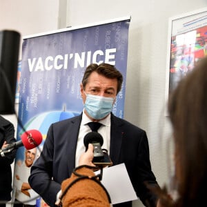 Christian Estrosi, le maire de Nice, a lancé la campagne de vaccination contre la grippe à Nice, dans l'un des quatre centres de vaccination de la ville, le 12 octobre 2020. Portée par la Ville de Nice depuis 2015, l'opération "Vacci'Nice" fédère et mobilise une vingtaine d'acteurs de la vaccination privés et publics, dont la Caisse primaire d'Assurance Maladie et de nombreuses mutuelles. Elle vise à inciter le grand public et les professionnels de santé à faire le point sur la vaccination, à promouvoir l'accès à la vaccination à tous les âges de la vie et ainsi contribuer à réduire les inégalités dans l'accès à la santé. © Bruno Bebert / BestImage