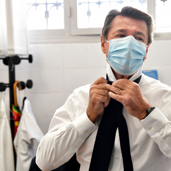 Christian Estrosi, le maire de Nice, a lancé la campagne de vaccination contre la grippe à Nice, dans l'un des quatre centres de vaccination de la ville, le 12 octobre 2020. Portée par la Ville de Nice depuis 2015, l'opération "Vacci'Nice" fédère et mobilise une vingtaine d'acteurs de la vaccination privés et publics, dont la Caisse primaire d'Assurance Maladie et de nombreuses mutuelles. Elle vise à inciter le grand public et les professionnels de santé à faire le point sur la vaccination, à promouvoir l'accès à la vaccination à tous les âges de la vie et ainsi contribuer à réduire les inégalités dans l'accès à la santé. © Bruno Bebert / BestImage
