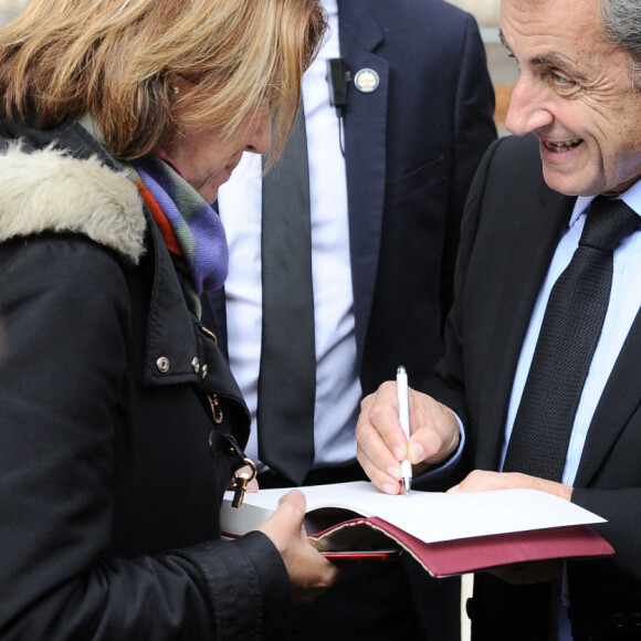 Exclusif - Nicolas Sarkozy et sa femme Carla Bruni Sarkozy arrivent puis repartent du studio Gabriel ou ils enregistraient l'émission "Vivement Dimanche" à Paris le 30 septembre 2019. Diffusion le 06/10/2019 sur France 2 . © Guillaume Gaffiot/Bestimage