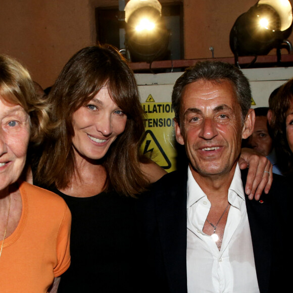 Exclusif - Carla Bruni-Sarkozy avec sa mère Marisa Borini et son mari Nicolas Sarkozy - Backstage du concert de Carla Bruni-Sarkozy au théâtre de Verdure du Grand Jardin à Le Lavandou le 23 juillet 2019. © Dominique Jacovides-Cyril Moreau/Bestimage