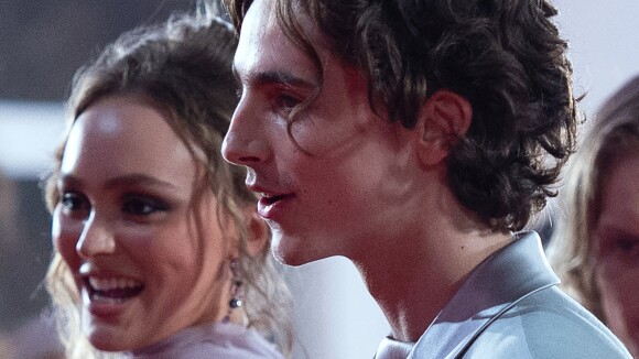 Timothée Chalamet : "embarrassé" par son baiser étrange avec Lily-Rose Depp
