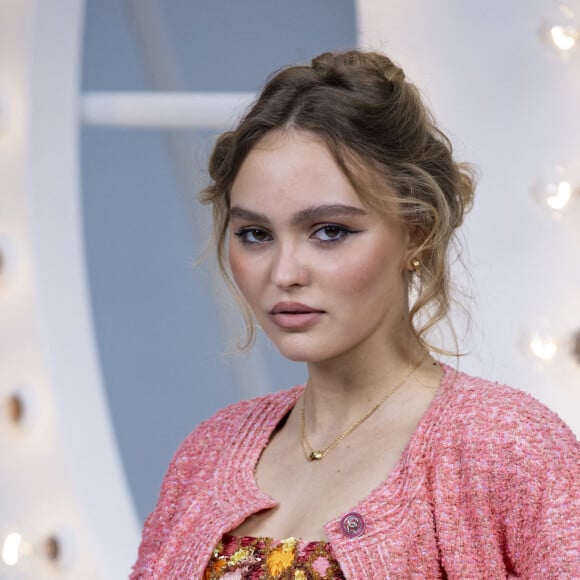 Lily Rose Depp - Photocall du défilé de mode prêt-à-porter printemps-été 2021 "Chanel" au Grand Palais à Paris. Le 6 octobre 2020 © Olivier Borde / Bestimage