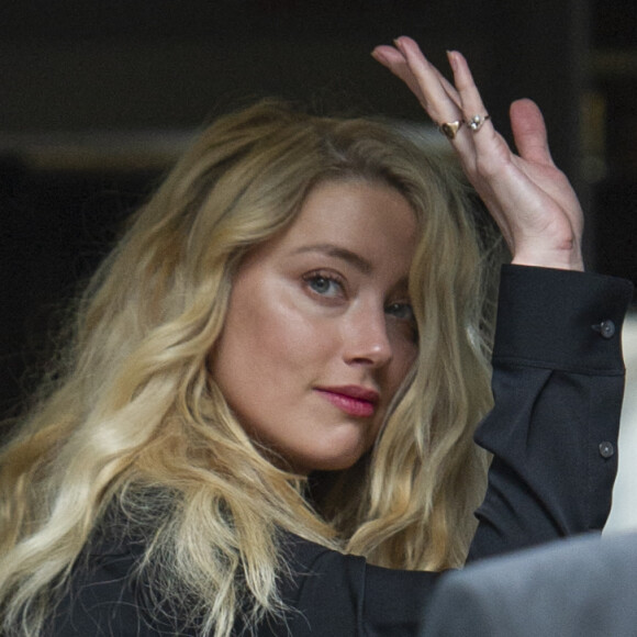 Amber Heard à la sortie de la cour royal de justice à Londres, pour le procès en diffamation contre le magazine The Sun Newspaper, le 28 juillet 2020