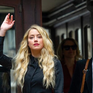 Amber Heard à la sortie de la cour royal de justice à Londres, pour le procès en diffamation contre le magazine The Sun Newspaper, le 28 juillet 2020