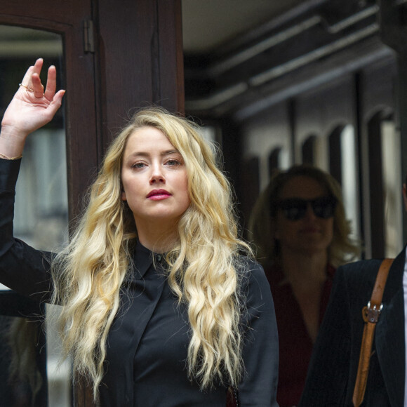 Amber Heard à la sortie de la cour royal de justice à Londres, pour le procès en diffamation contre le magazine The Sun Newspaper, le 28 juillet 2020