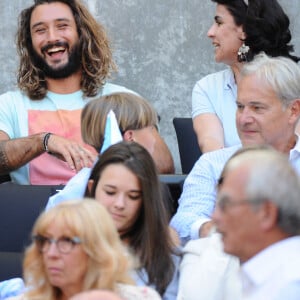 Florent Manaudou et Jeremy Frérot (compagnon de L. Manaudou) assistent à la demi-finale du Top 14 "Clermont - Racing 92" au stade Vélodrome à Marseille, le 27 mai 2017.