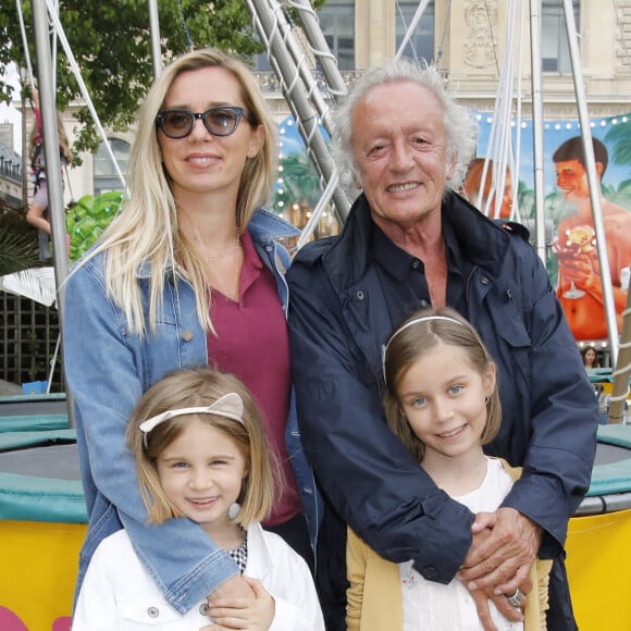 Didier Barbelivien, sa femme Laure et leurs filles Louise et Lola - Soirée d'inauguration de la 36ème Fête Foraine des Tuileries au Jardin des Tuileries à Paris. Le 21 juin 2019 © Marc Ausset-Lacroix / Bestimage