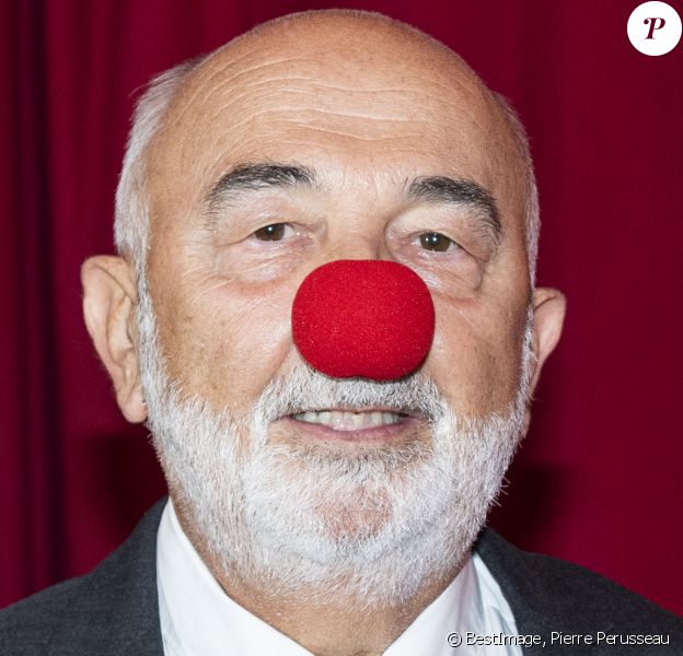 Exclusif - Gérard Jugnot - Nouvelle saison du Cirque Bouglione avec son spectacle "Dingue" tous les bénéfices de cette soirée sont reversés à l'association "Le Rire Médecin" parrainé par Gérard Jugnot à Paris. Les artistes se sont donnés le mot pour que la saison soit complètement Dingue ! Qu'il s'agisse de numéros de fil souple, de sangles aériennes, d'ombres chinoises, de contorsionnisme, d'acrobatie ou de jonglerie, le spectateur passera par toutes les émotions. Rire, poésie, tendresse, émerveillement et grands frissons seront au rendez-vous ! © Pierre Perusseau / Bestimage