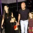  Bruce Willis et Demi Moore avec leurs filles en 2001. 