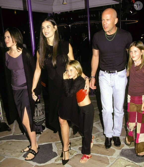 Bruce Willis et Demi Moore avec leurs filles en 2001.