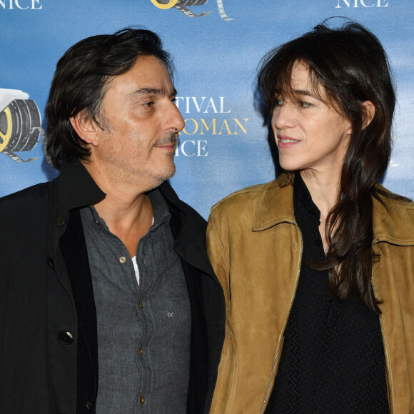 Yvan Attal et sa compagne Charlotte Gainsbourg durant la soirée d'ouverture de la 1ere éditon du Festival Ciné Roman à Nice le 23 octobre 2019. © Bruno Bebert/Bestimage