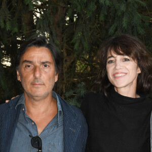 Yvan Attal, sa compagne Charlotte Gainsbourg et leur fils Ben Attal lors de la 12ème édition du festival du Film Francophone d'Angoulême, France, le 20 août 2019. © Coadic Guirec/Bestimage