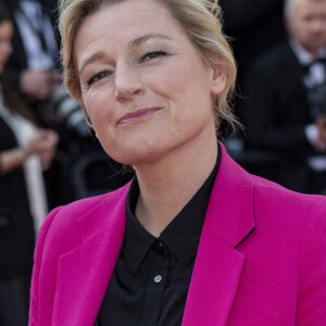 Anne-Elisabeth Lemoine lors de la montée des marches de la cérémonie de clôture du 72ème Festival International du Film de Cannes, le 25 mai 2019. 