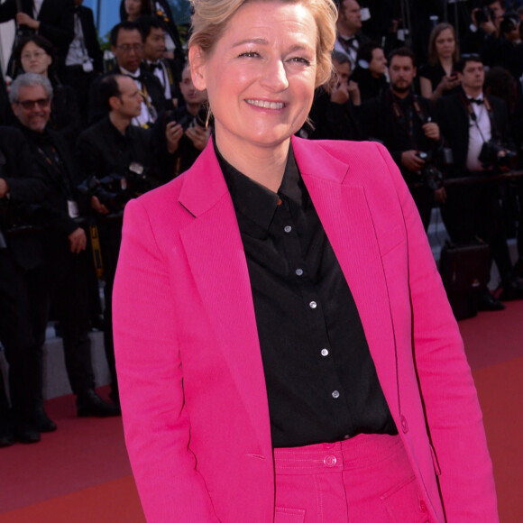 Anne-Elisabeth Lemoine lors de la montée des marches de la cérémonie de clôture du 72ème Festival International du Film de Cannes, le 25 mai 2019. © Rachid Bellak/Bestimage 