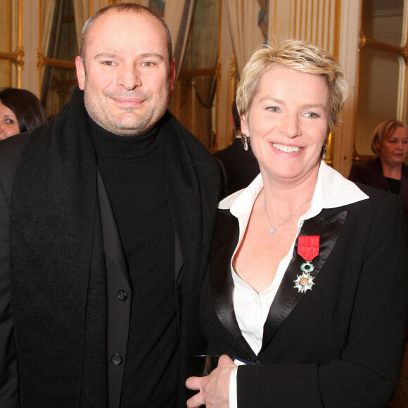 Elise Lucet et son mari Martin Bourgeois - Cérémonie de remise des insignes de chevalier de l'ordre national de la légion d'honneur au Ministère de la Culture.